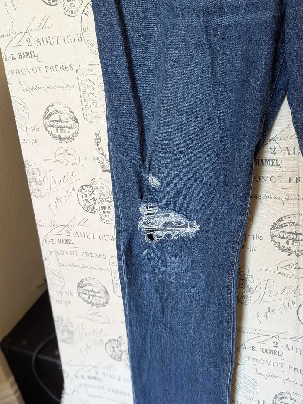 Old Navy Women’s Dark Blue Distressed High Rise Slouchy Straight-Leg Jeans 8-10